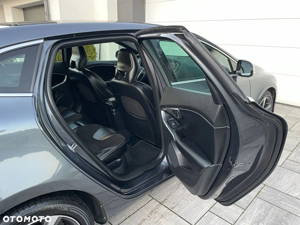 Volvo V40 D2 R Design - 18