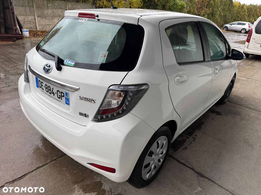 Toyota Yaris Hybrid 100 Premium - 4
