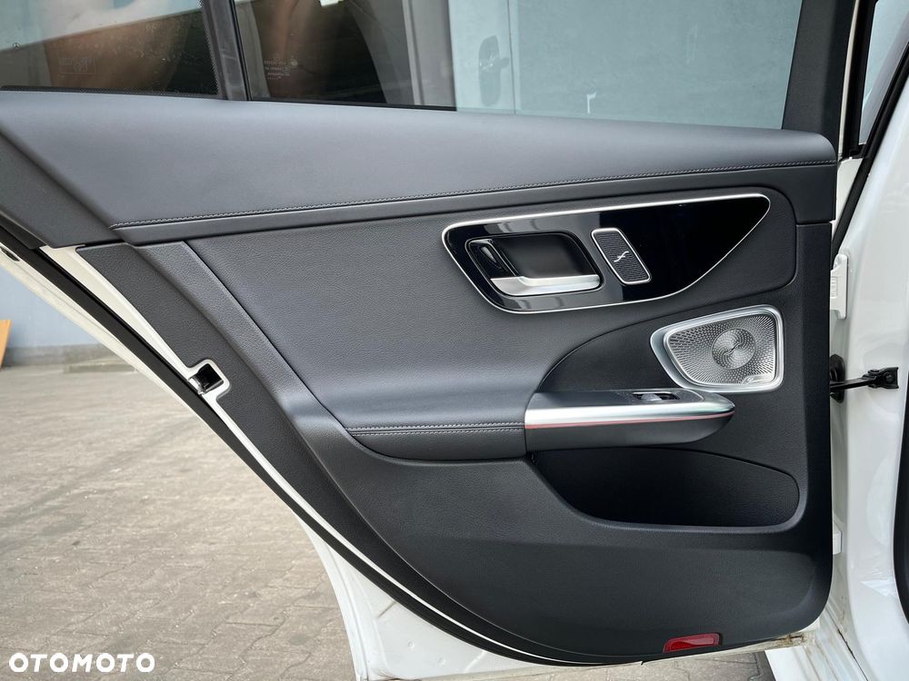 Mercedes-Benz Klasa C 180 mHEV AMG - 25
