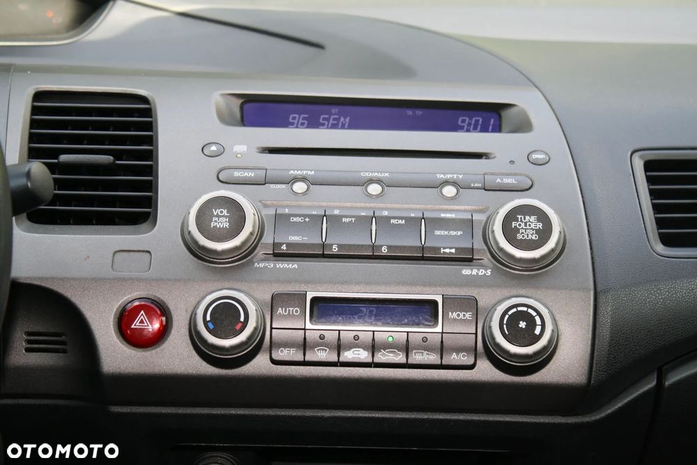 Honda Civic 1.8 Executive i-SHIFT - 11