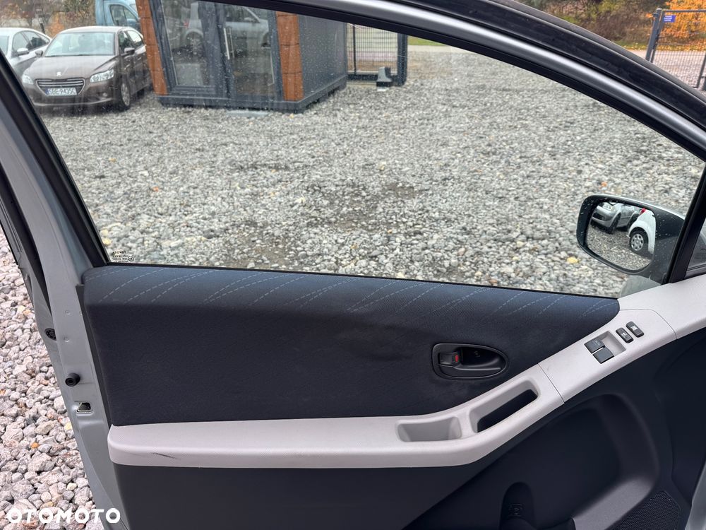 Toyota Yaris 1.3 Sol Premium - 8