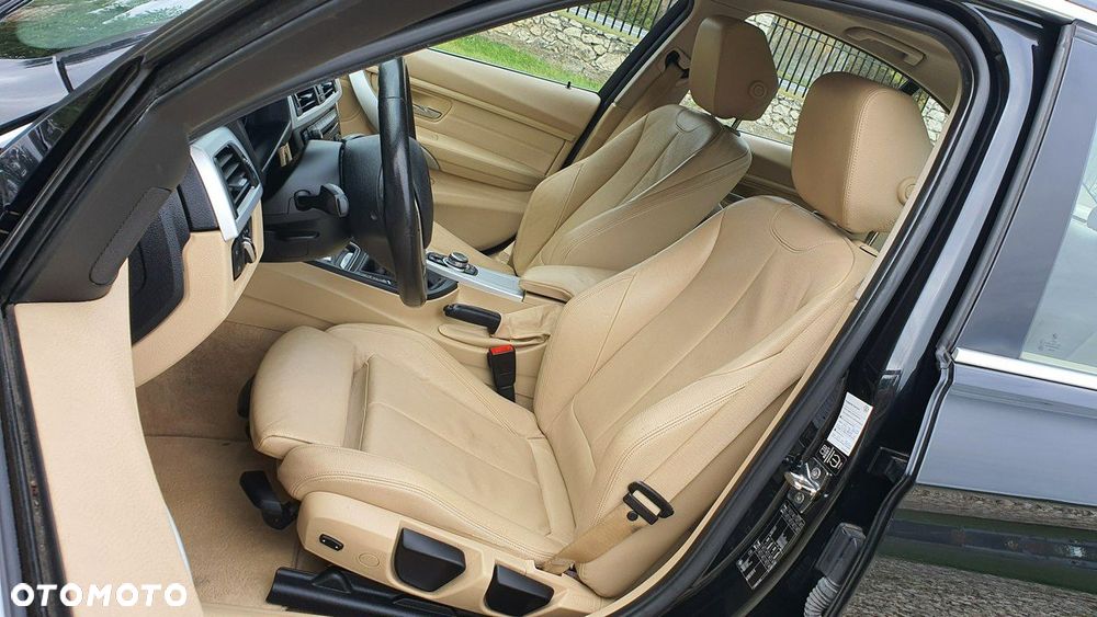 BMW Seria 3 320i - 7