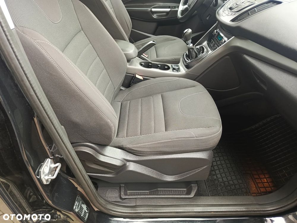 Ford Kuga 2.0 TDCi 2x4 Titanium - 12