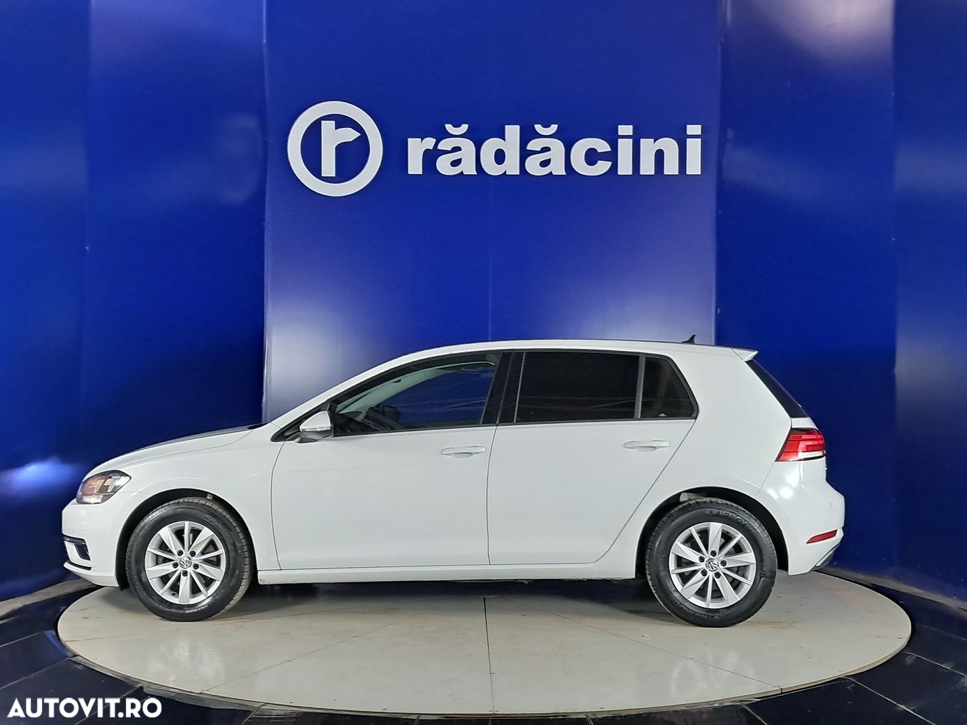 Volkswagen Golf - 2