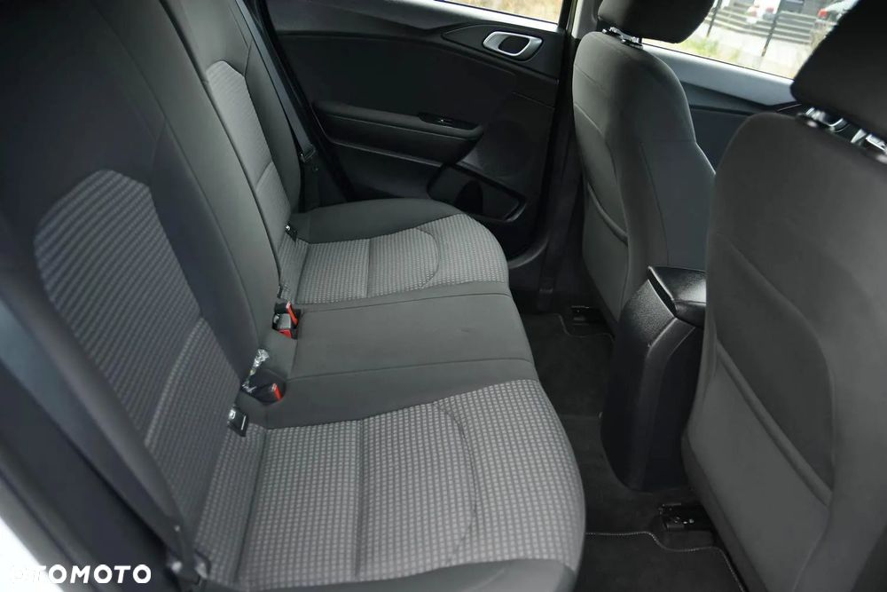 Kia Ceed - 21