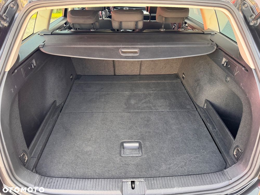 Volkswagen Passat 2.0 TDI (BlueMotion Technology) Comfortline - 24