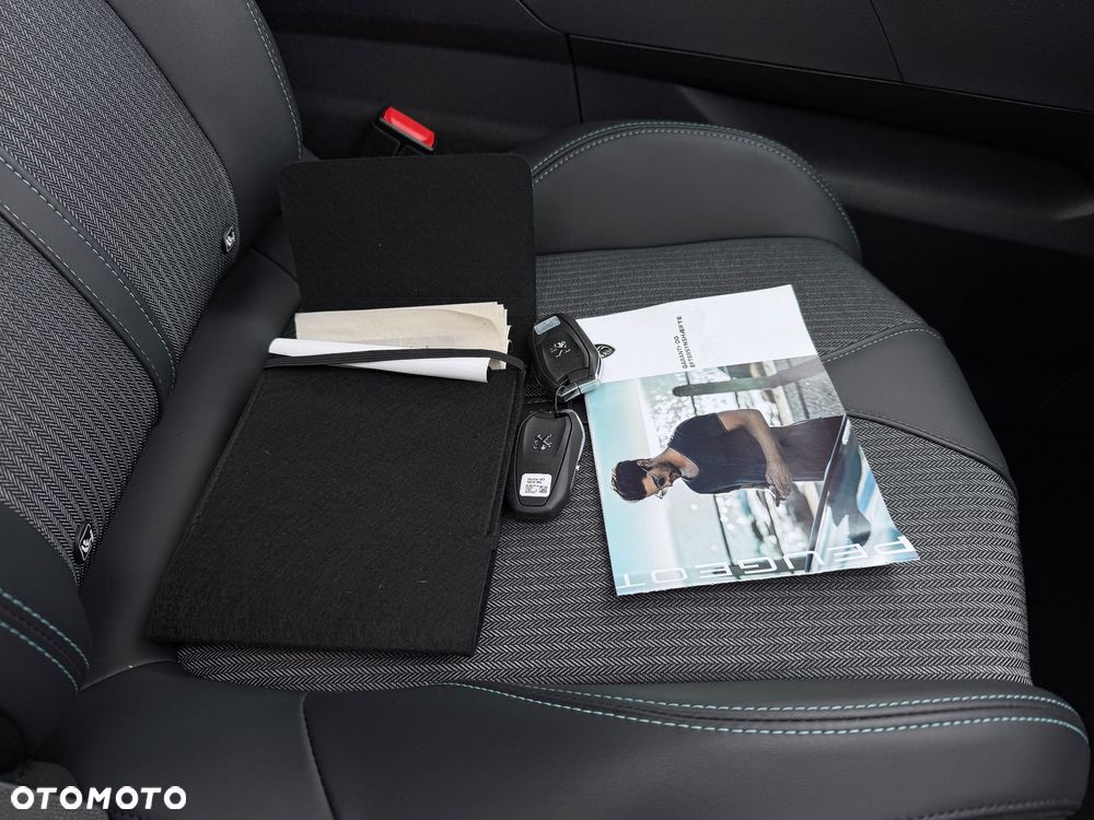 Peugeot 3008 1.6 PureTech HYbrid Allure S&S EAT8 - 38