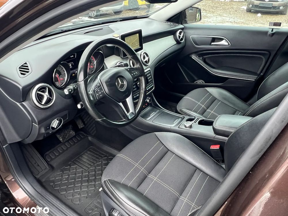 Mercedes-Benz GLA 250 4-Matic AMG Line - 14