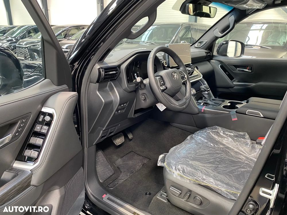 Toyota Land Cruiser 300 - 10