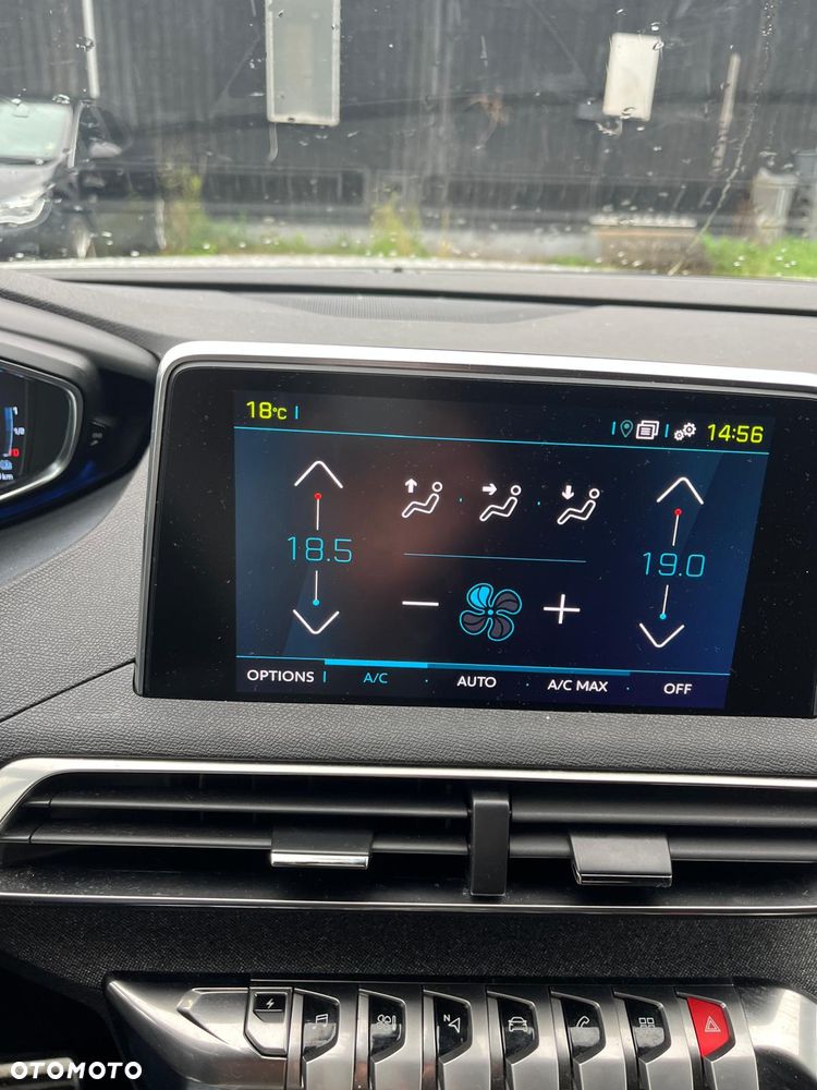 Peugeot 3008 1.6 PureTech HYbrid4 GT Line S&S EAT8 - 12