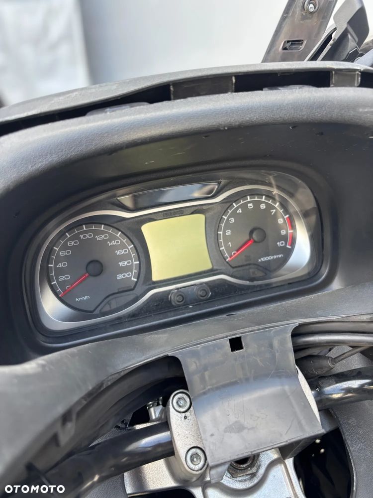 Suzuki Burgman - 18