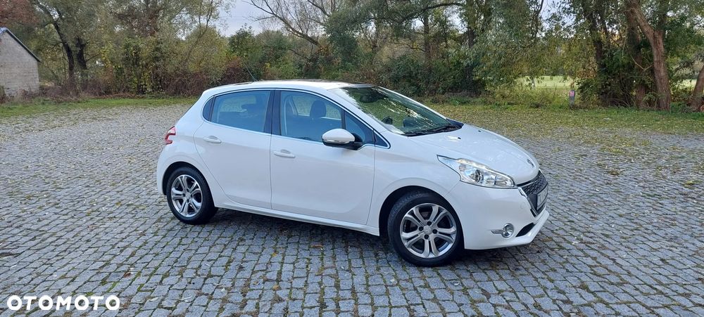 Peugeot 208 - 12