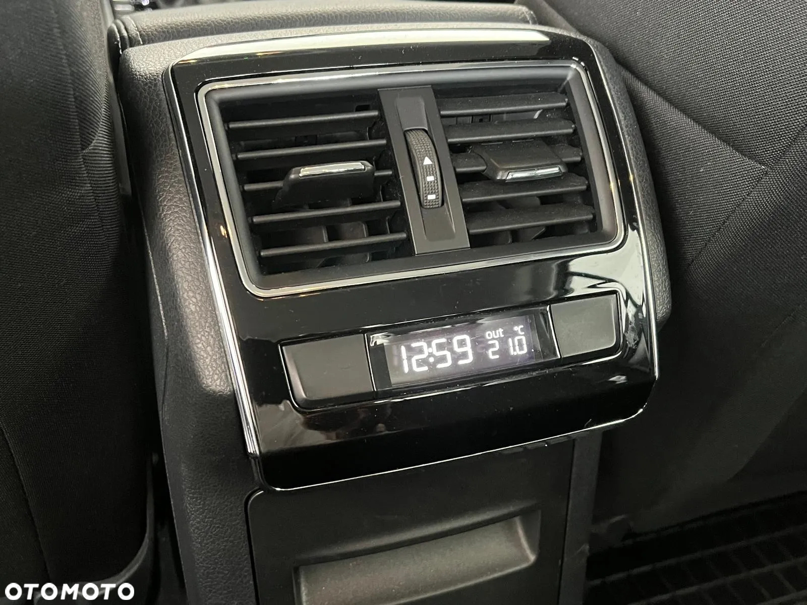 Skoda Superb 2.0 TDI SCR Ambition DSG - 37