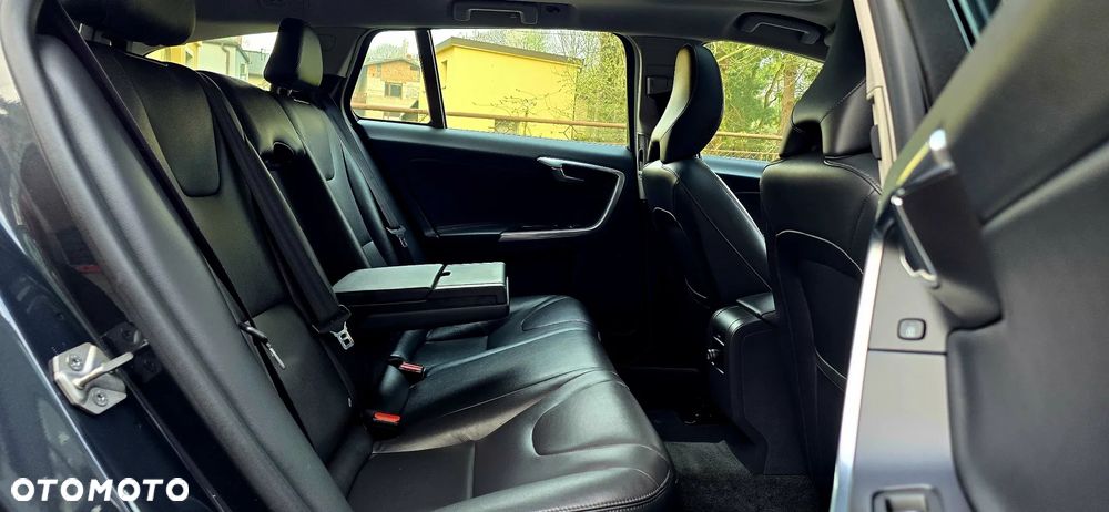 Volvo V60 T3 Summum - 22