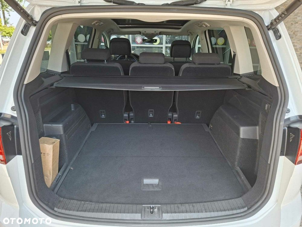 Volkswagen Touran - 25