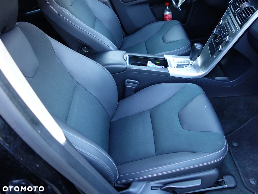 Volvo XC 60 2.4D Momentum - 21