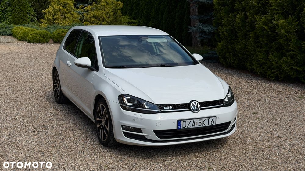 Volkswagen Golf - 1