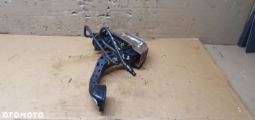 Pedał sprzęgła wysprzęglik pompka VW FOX 6Q0721388C 6Q1721321C - 2