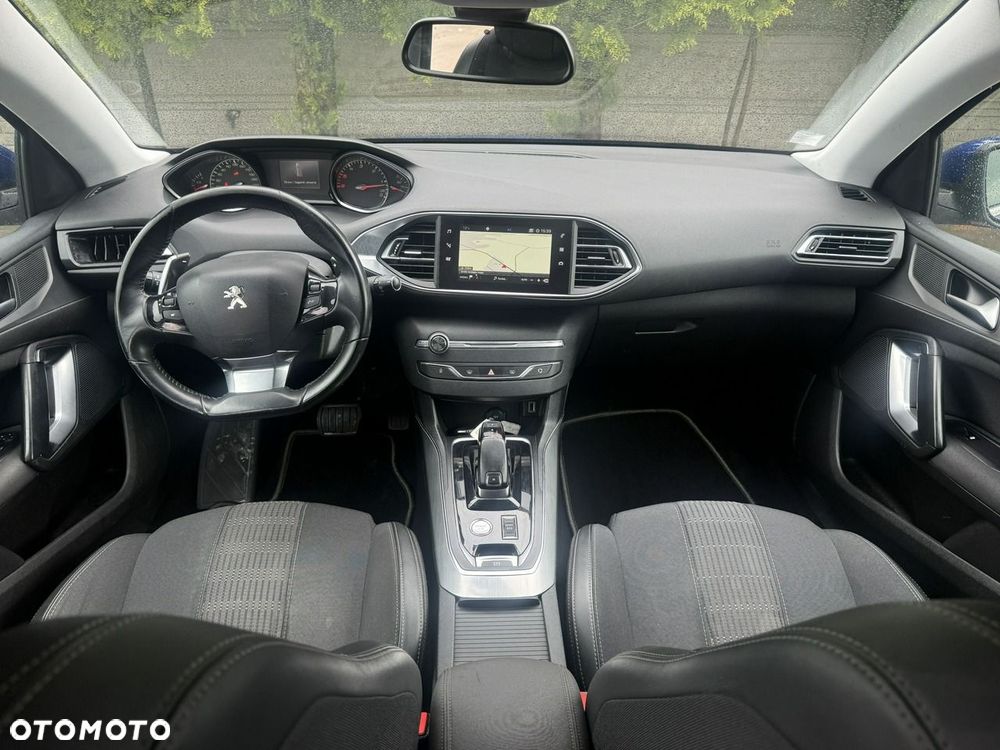 Peugeot 308 - 8