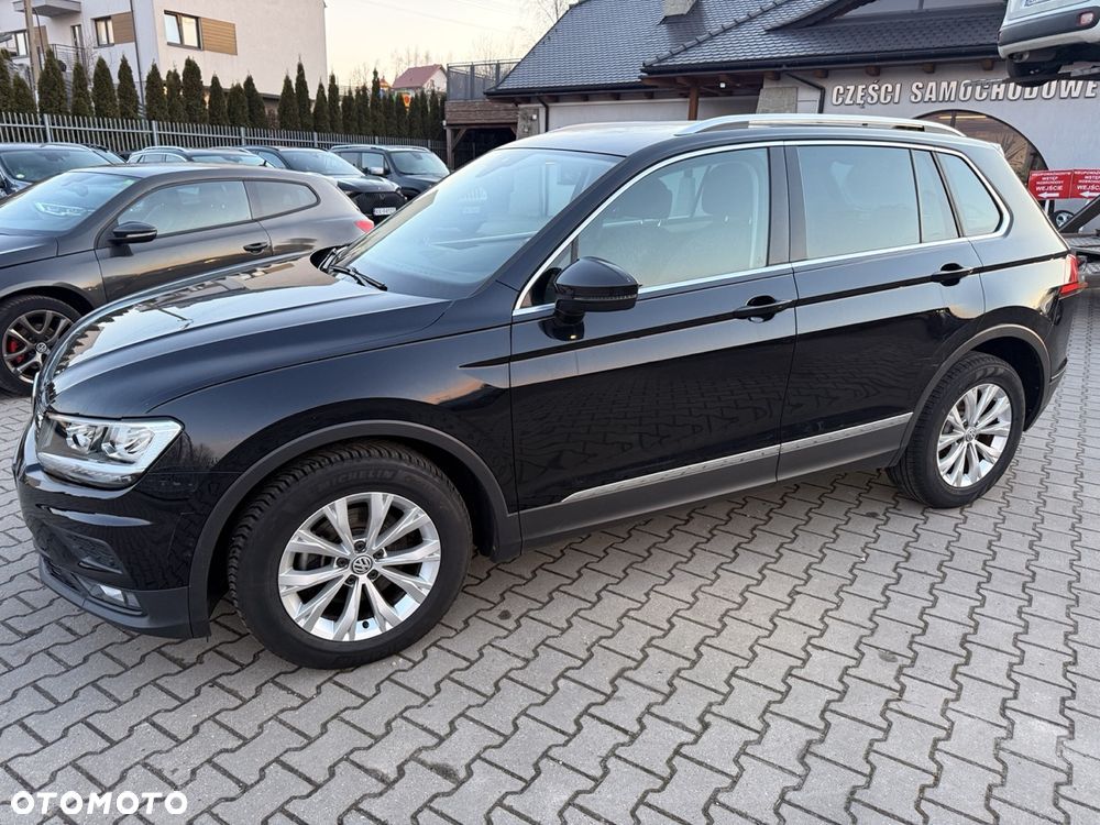 Volkswagen Tiguan - 1