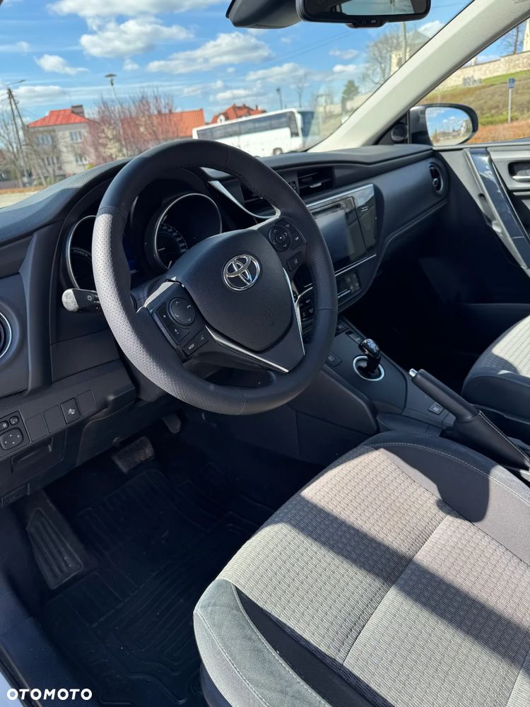 Toyota Auris - 11