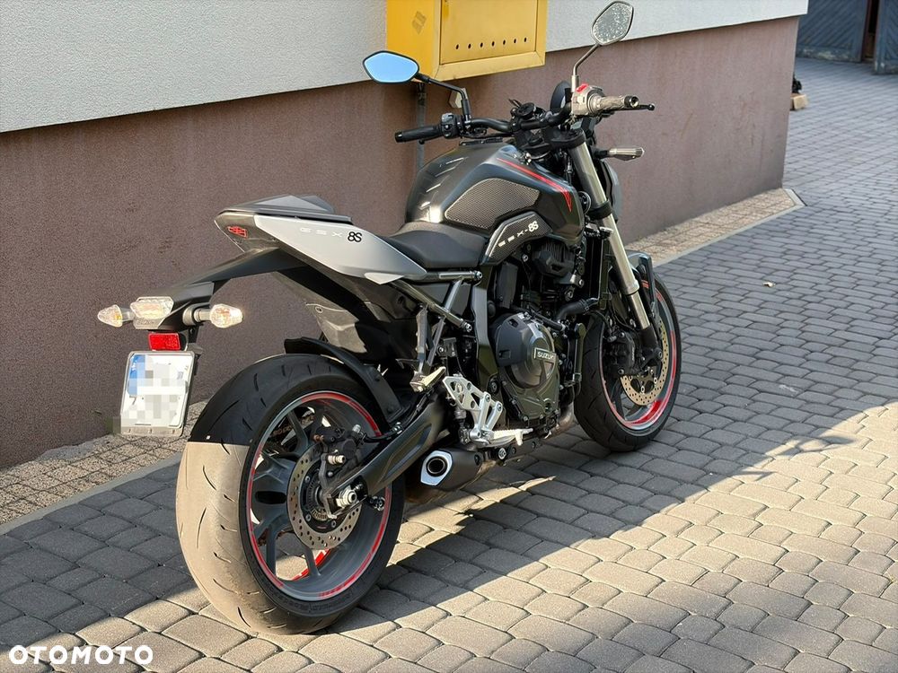 Suzuki GSX - 6