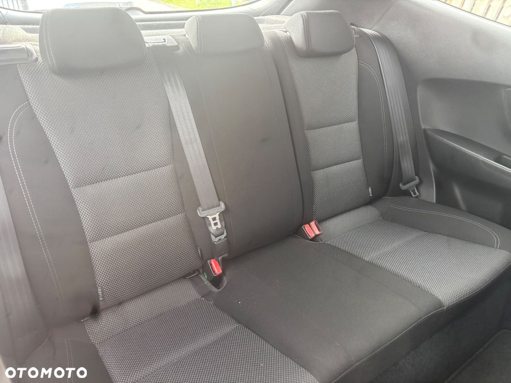 Hyundai i30 1.4 Classic + - 17