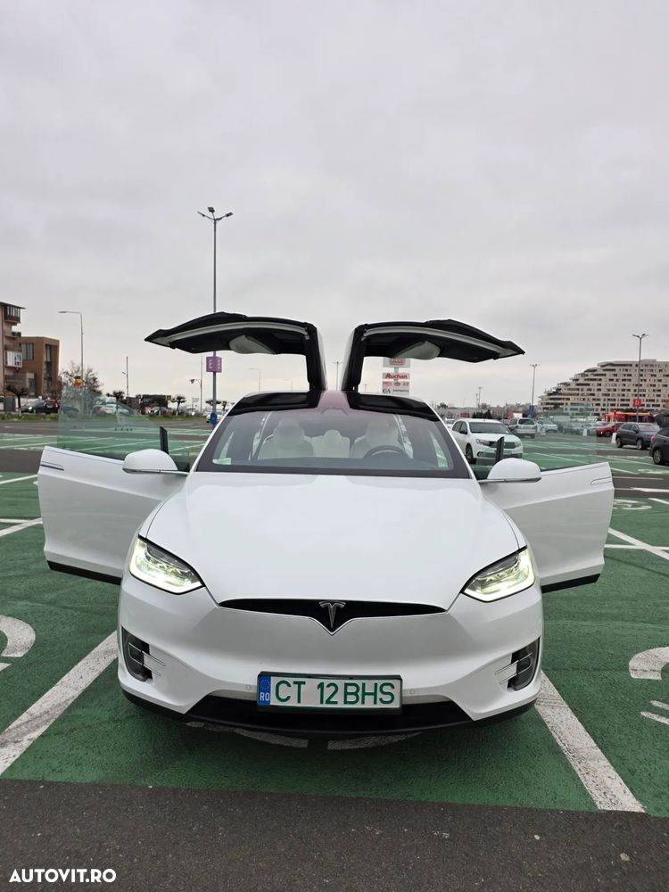 Tesla Model X - 1