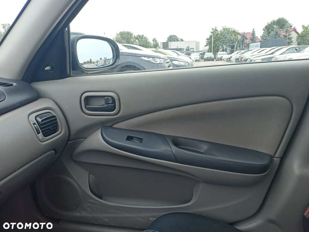 Nissan Almera - 13