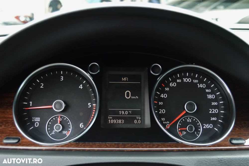 Volkswagen Passat 2.0 TDI DPF 4Motion Highline - 27