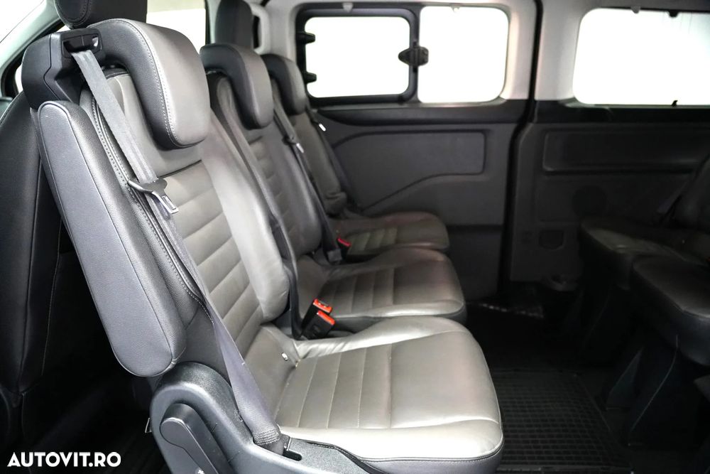 Ford Tourneo Custom - 12