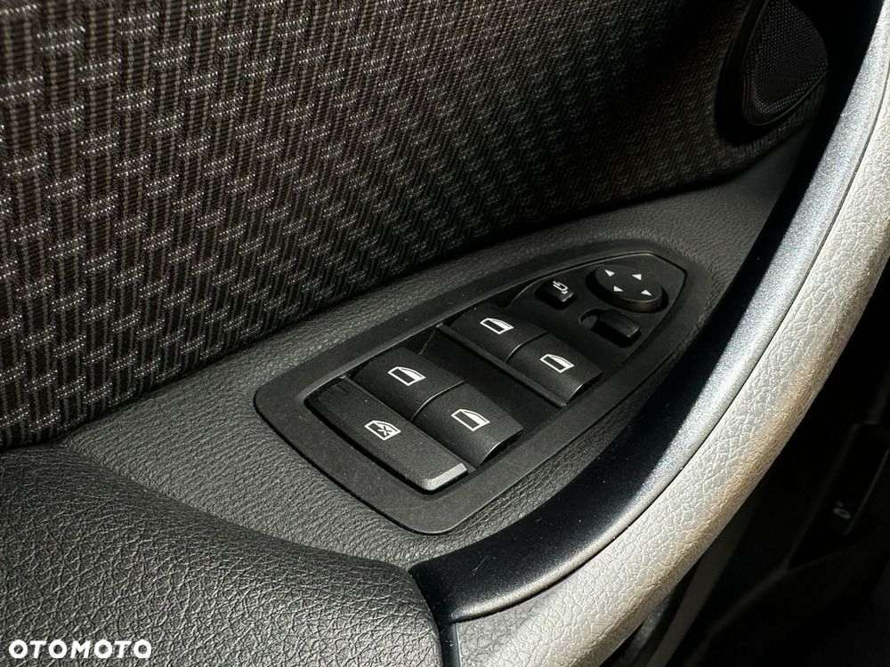 BMW X1 xDrive25e Advantage - 24