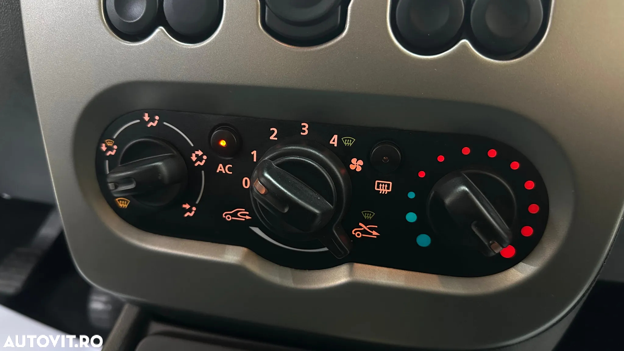 Dacia Duster 1.6 4x2 Ambiance - 24