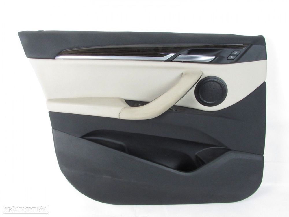 Forra da porta em Pele Esquerdo/Frente Seminovo/ Original BMW X1 (F48) 514179378...