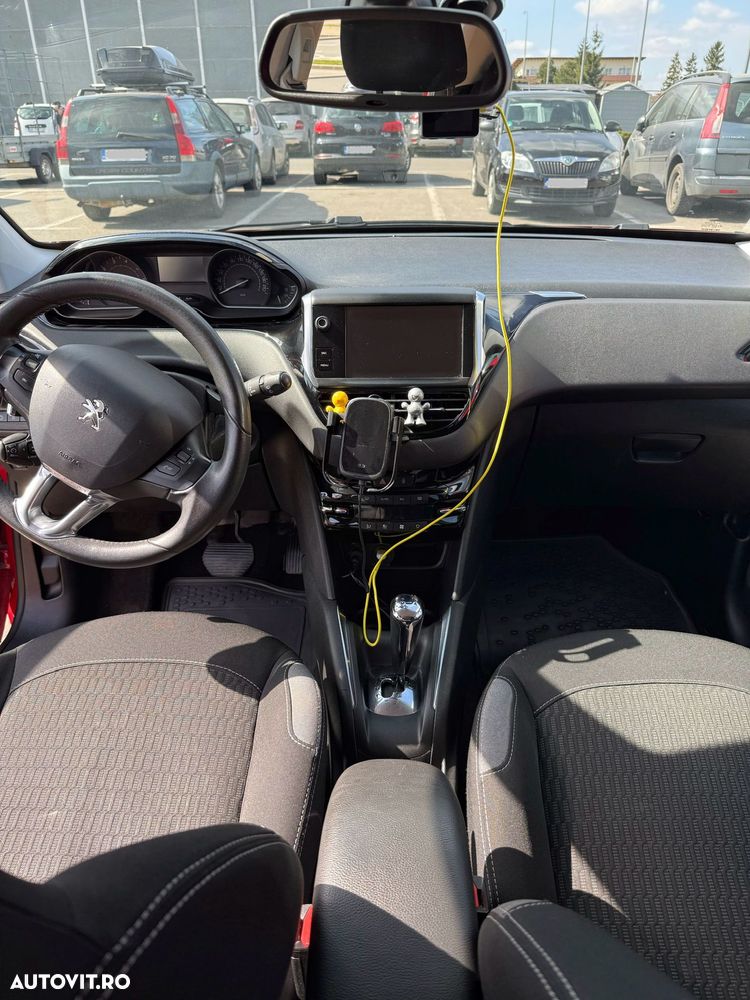 Peugeot 208 1.2 L PureTech ETG Active - 10