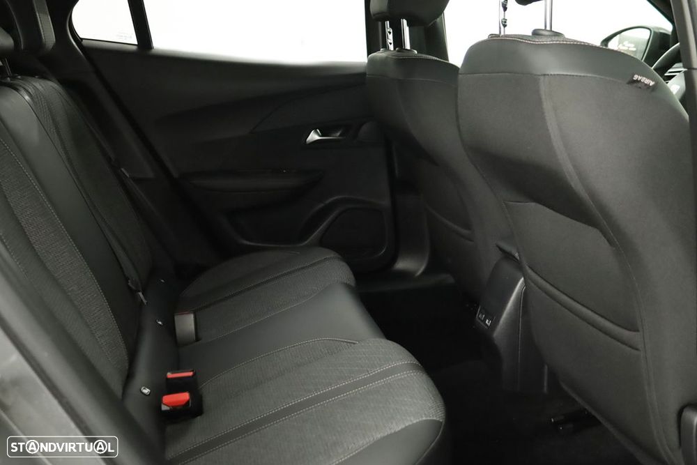 Peugeot 2008 1.2 PureTech Allure EAT8 - 24