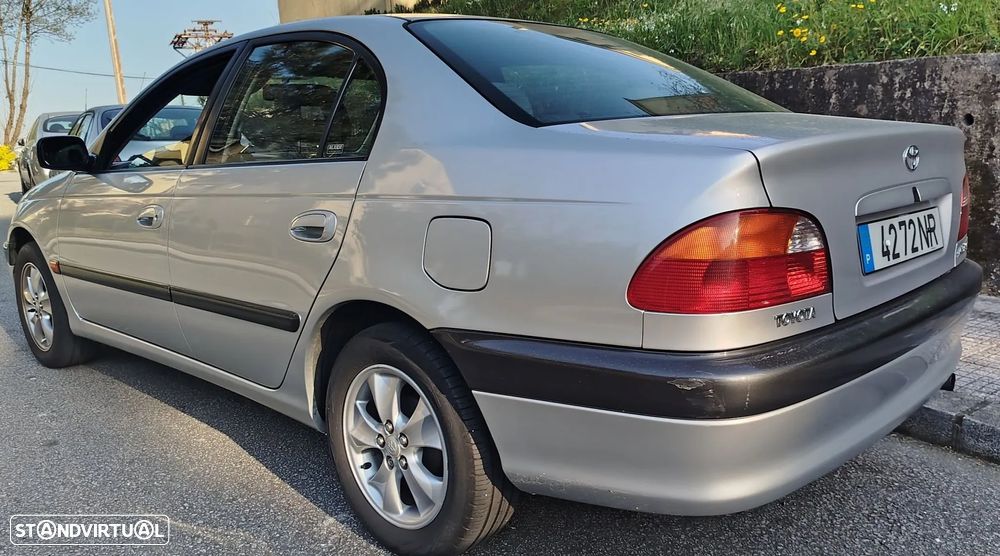 Toyota Avensis Sedan 1.6 Terra JE - 5