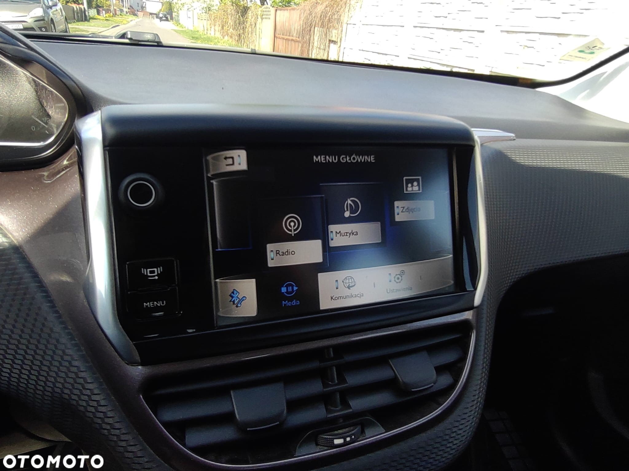 Peugeot 2008 1.2 Pure Tech Allure S&S - 32