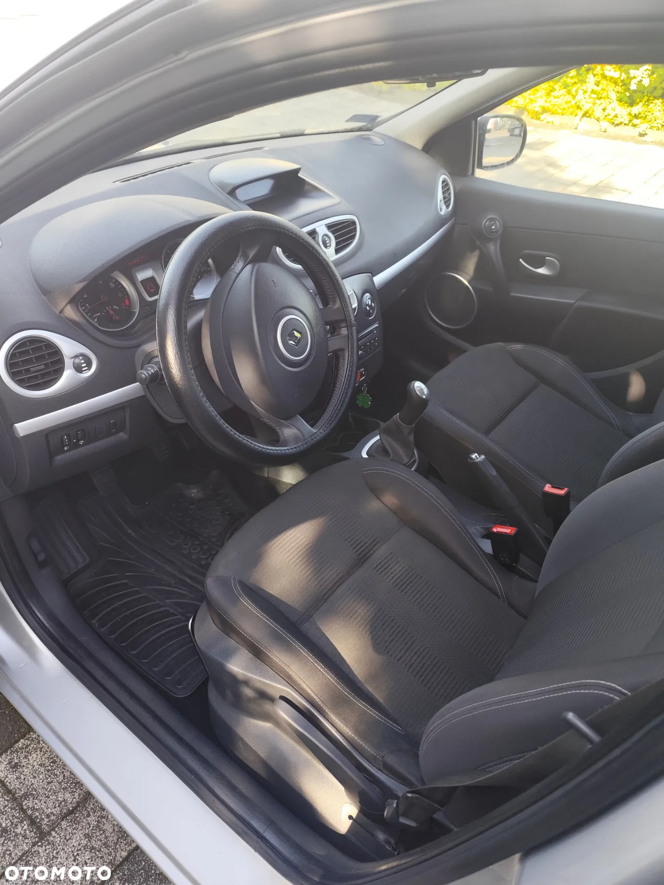 Renault Clio - 17