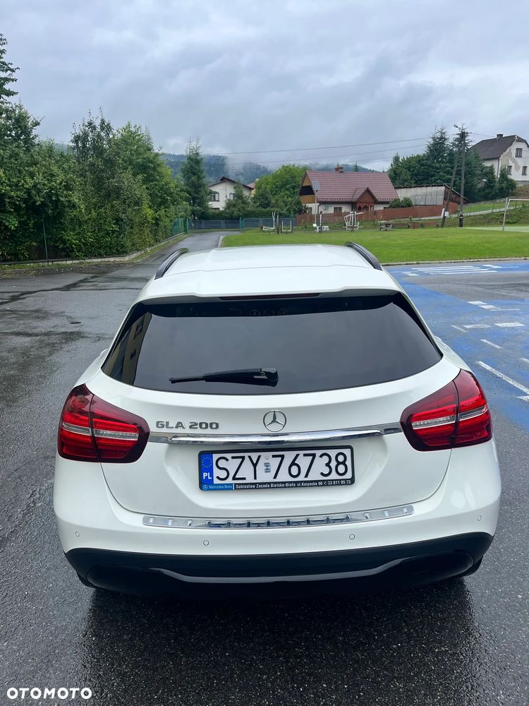 Mercedes-Benz GLA 200 7G-DCT - 4