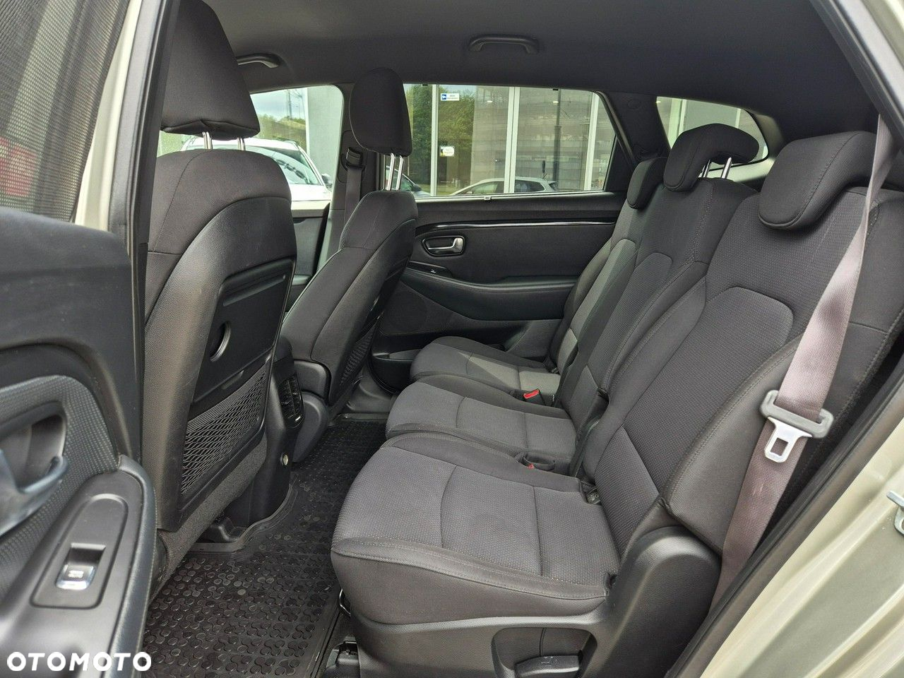 Kia Carens - 16
