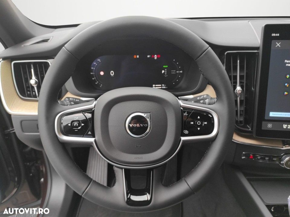 VOLVO XC60 2025 — imagine 11