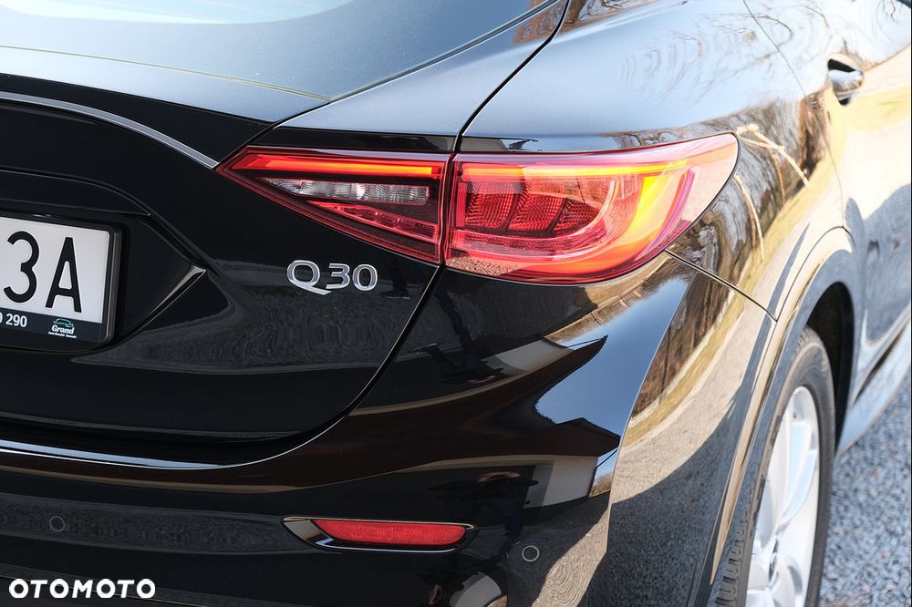 Infiniti Q30 - 10