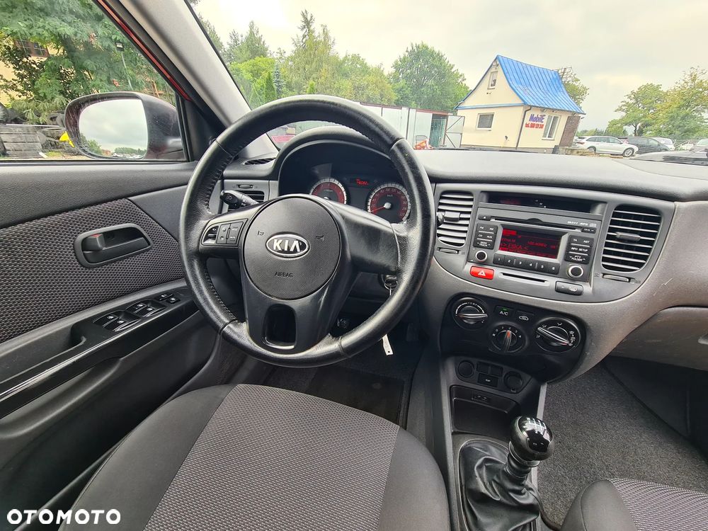 Kia Rio 1.4 Comfort - 22