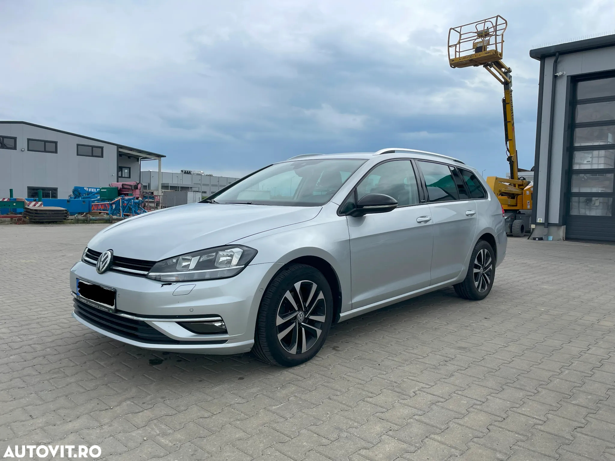 Volkswagen Golf Variant 1.6 TDI SCR DSG IQ.DRIVE - 3