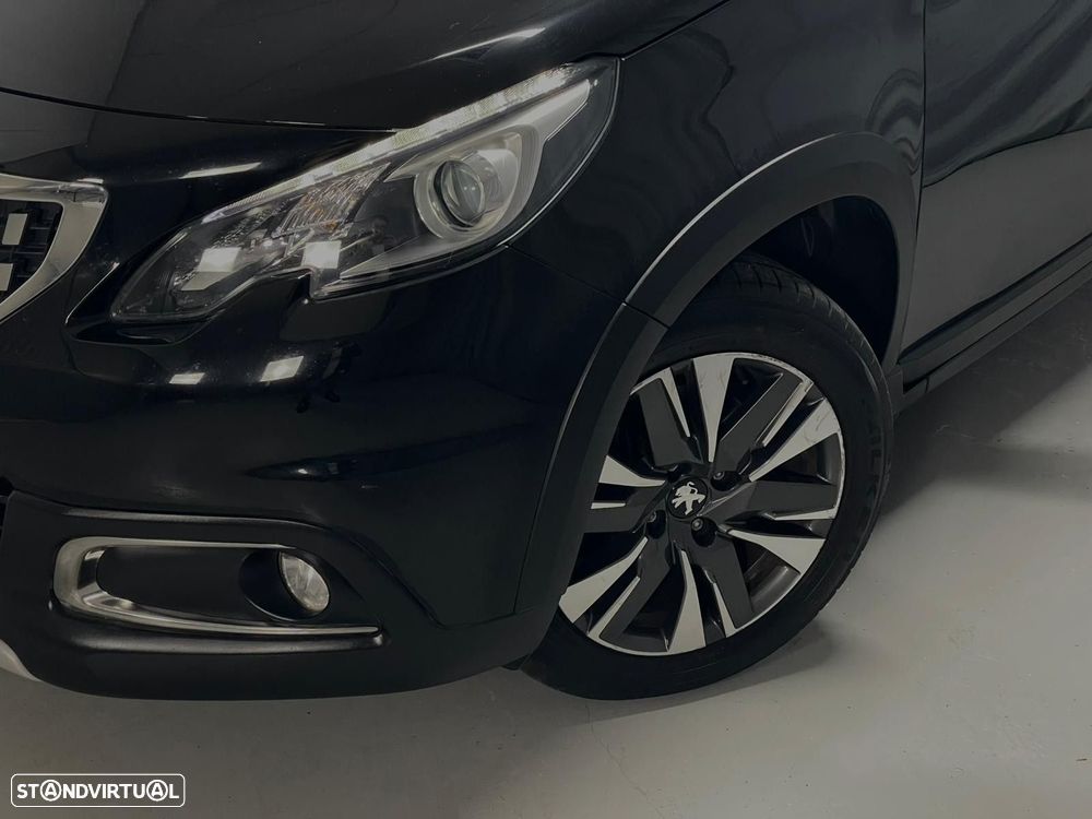 Peugeot 2008 1.2 PureTech Allure EAT6 - 5