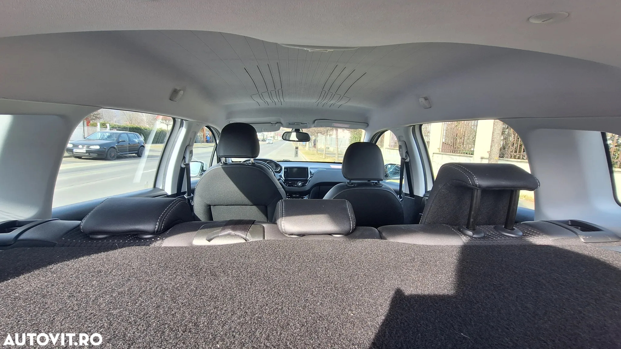 Peugeot 2008 1.2 L PureTech Turbo S&S Allure - 22