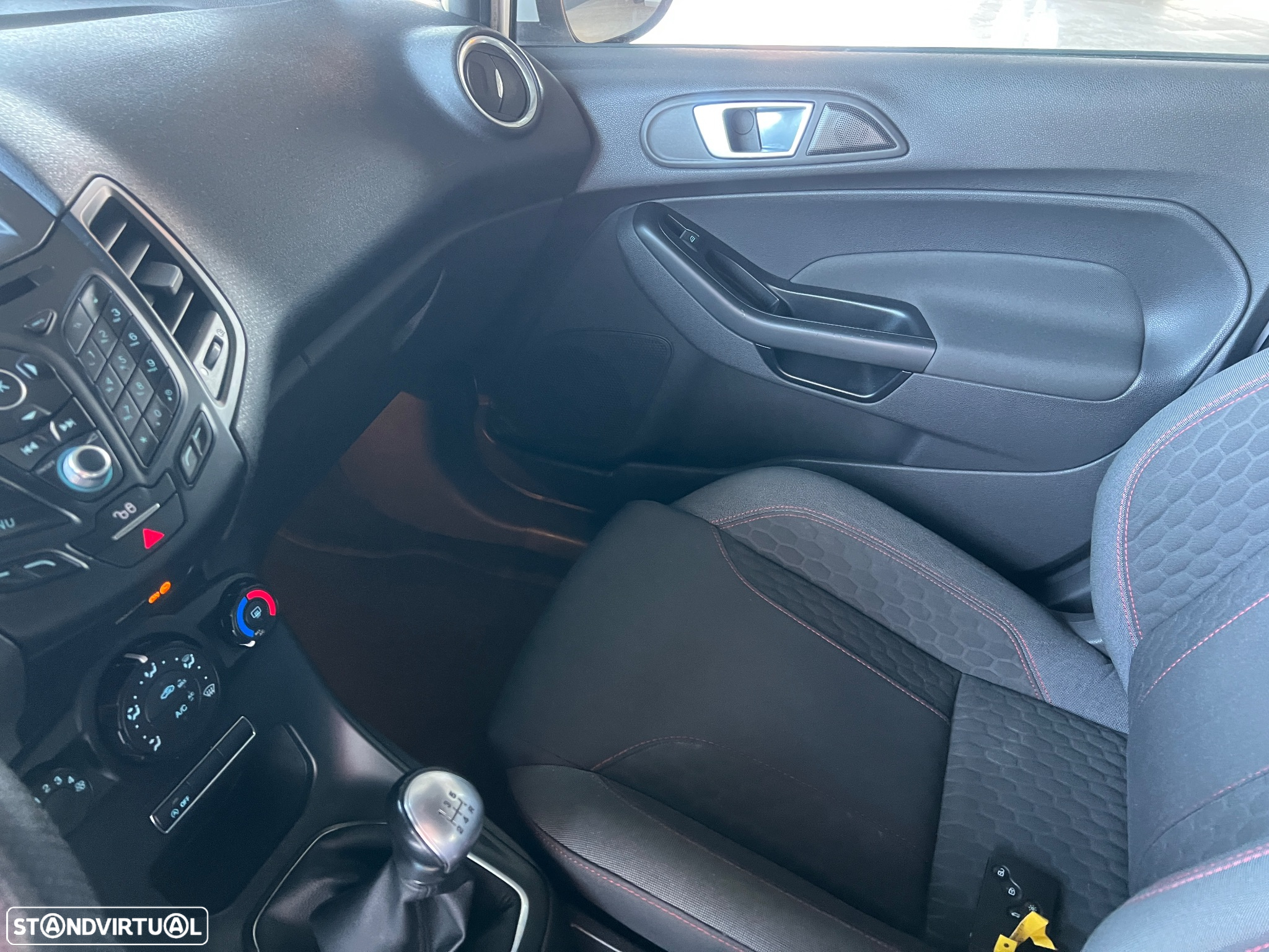 Ford Fiesta 1.0 EcoBoost ST-Line - 14