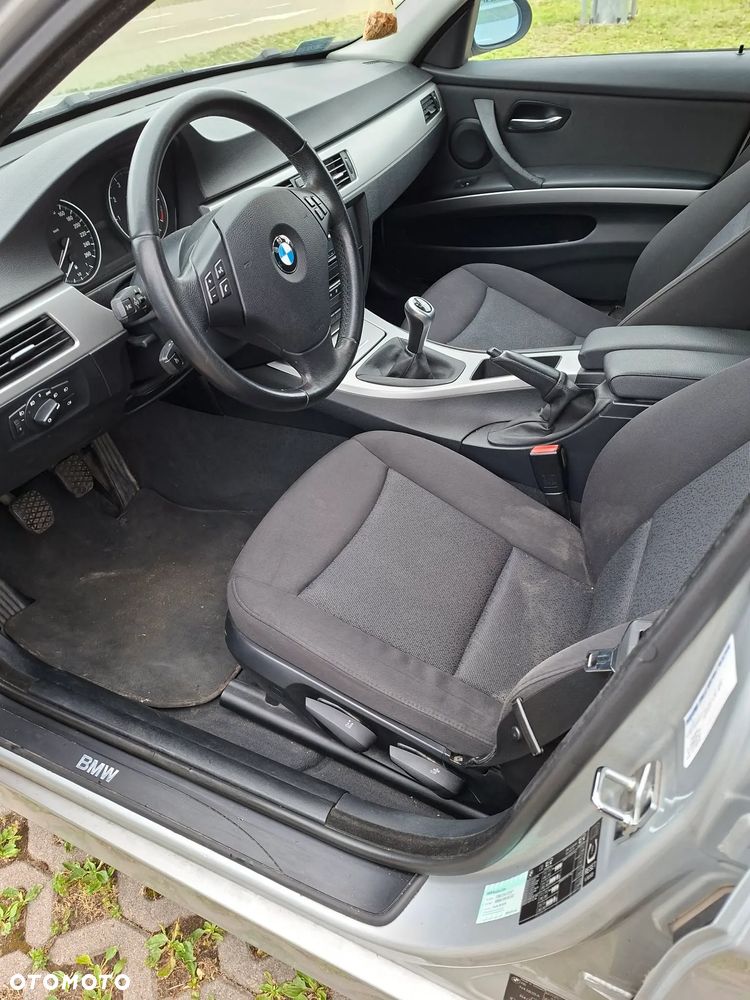 BMW Seria 3 318i - 12