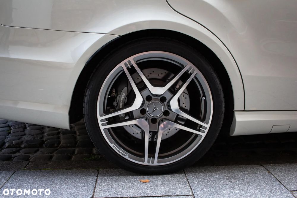Mercedes-Benz Klasa E 63 AMG - 24
